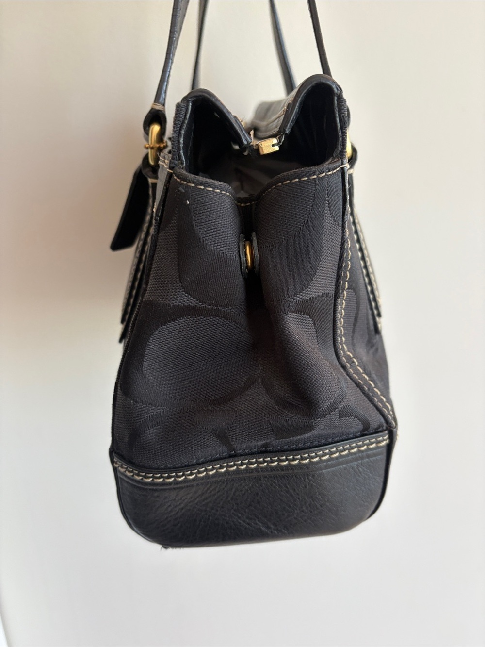Coach Hampton Signature Strap Satchel Bag in Black with gold hardware & turn - Picture 5 of 16